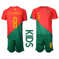 Camiseta Portugal Bruno Fernandes #8 Primera Equipación Replica Mundial 2022 para niños mangas cortas (+ Pantalones cortos)